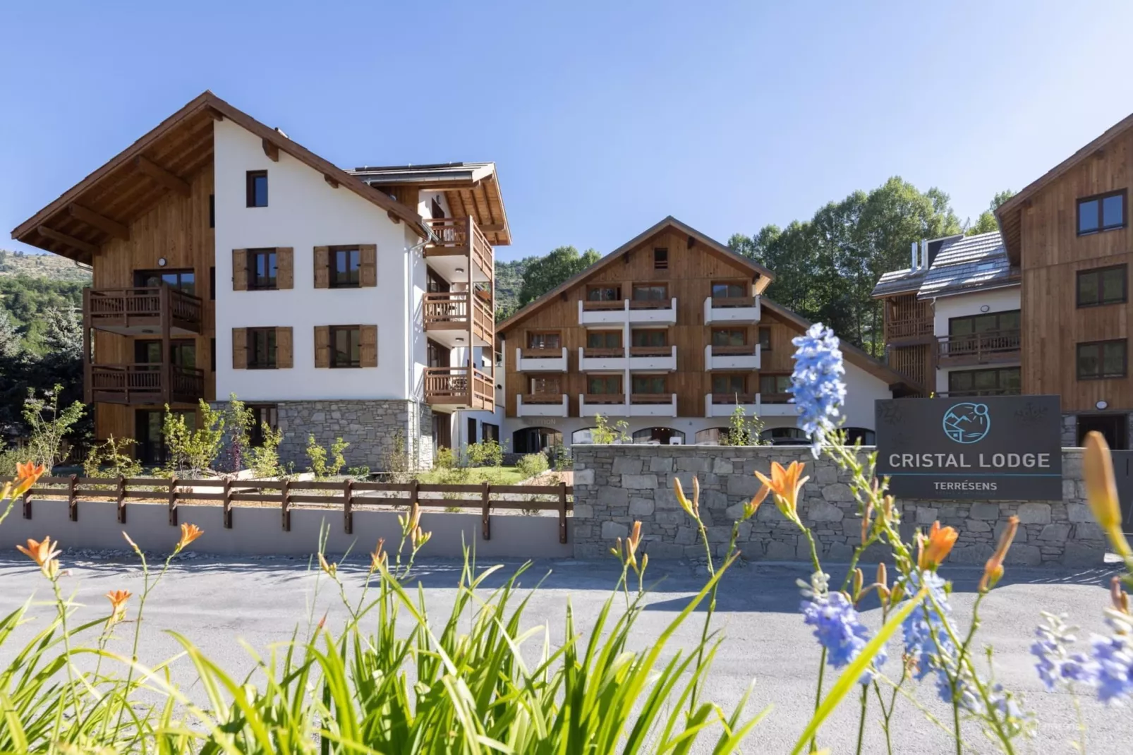 SERRE CHEVALIER Le Cristal Lodge-A40P-Buitenkant zomer