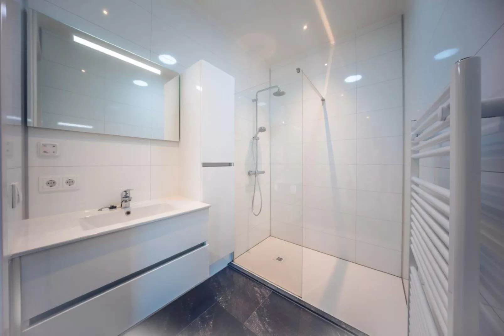 Holiday Villa | 2 - 6 people-Badkamer