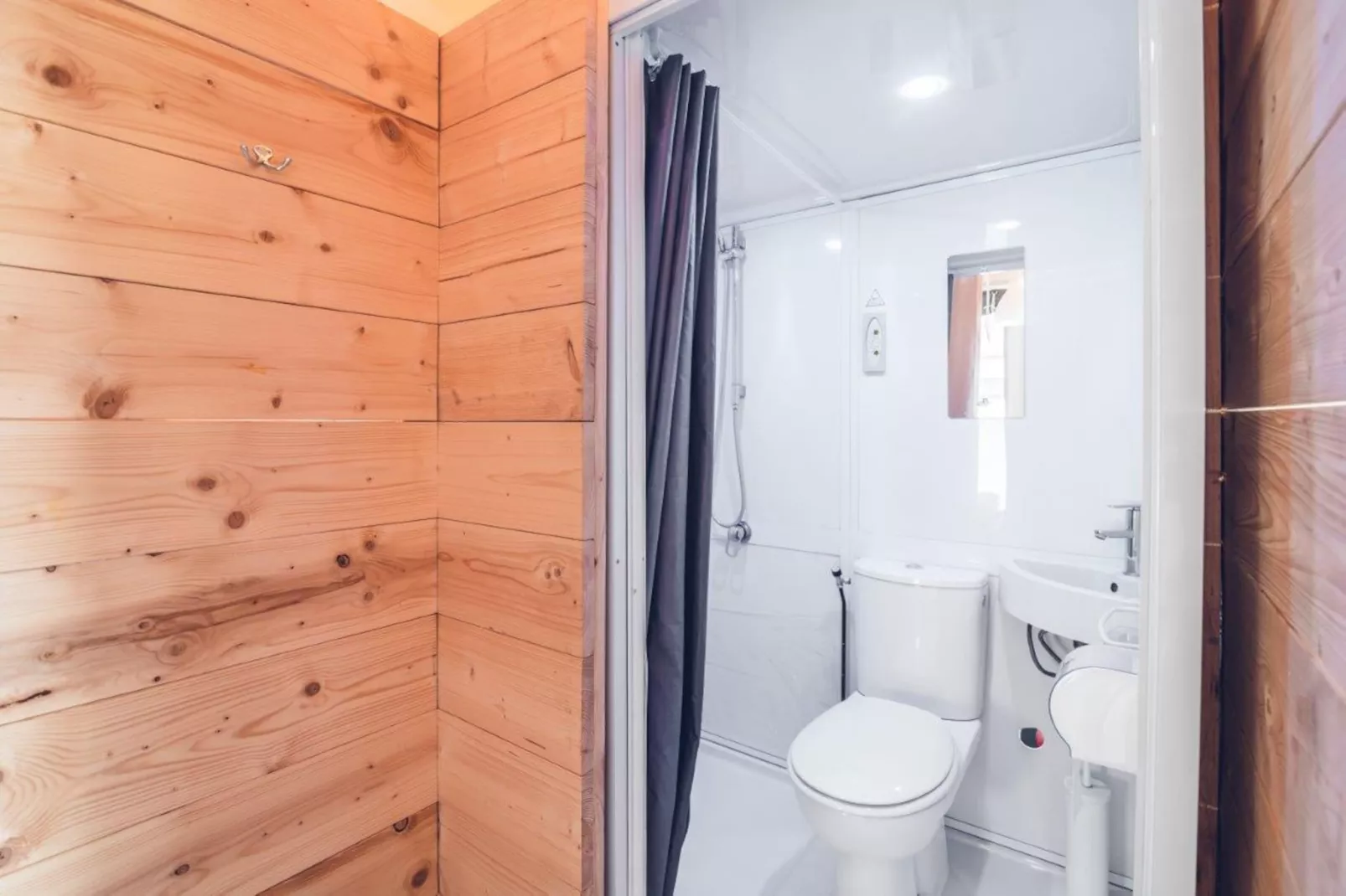 Tent Villa | 2 - 6 people-Badkamer