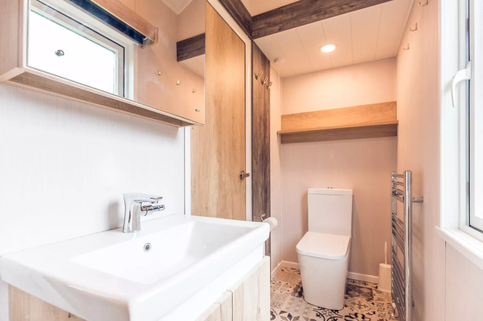 Tinyhouse 'Egel' | 2 - 4 persons-Badkamer