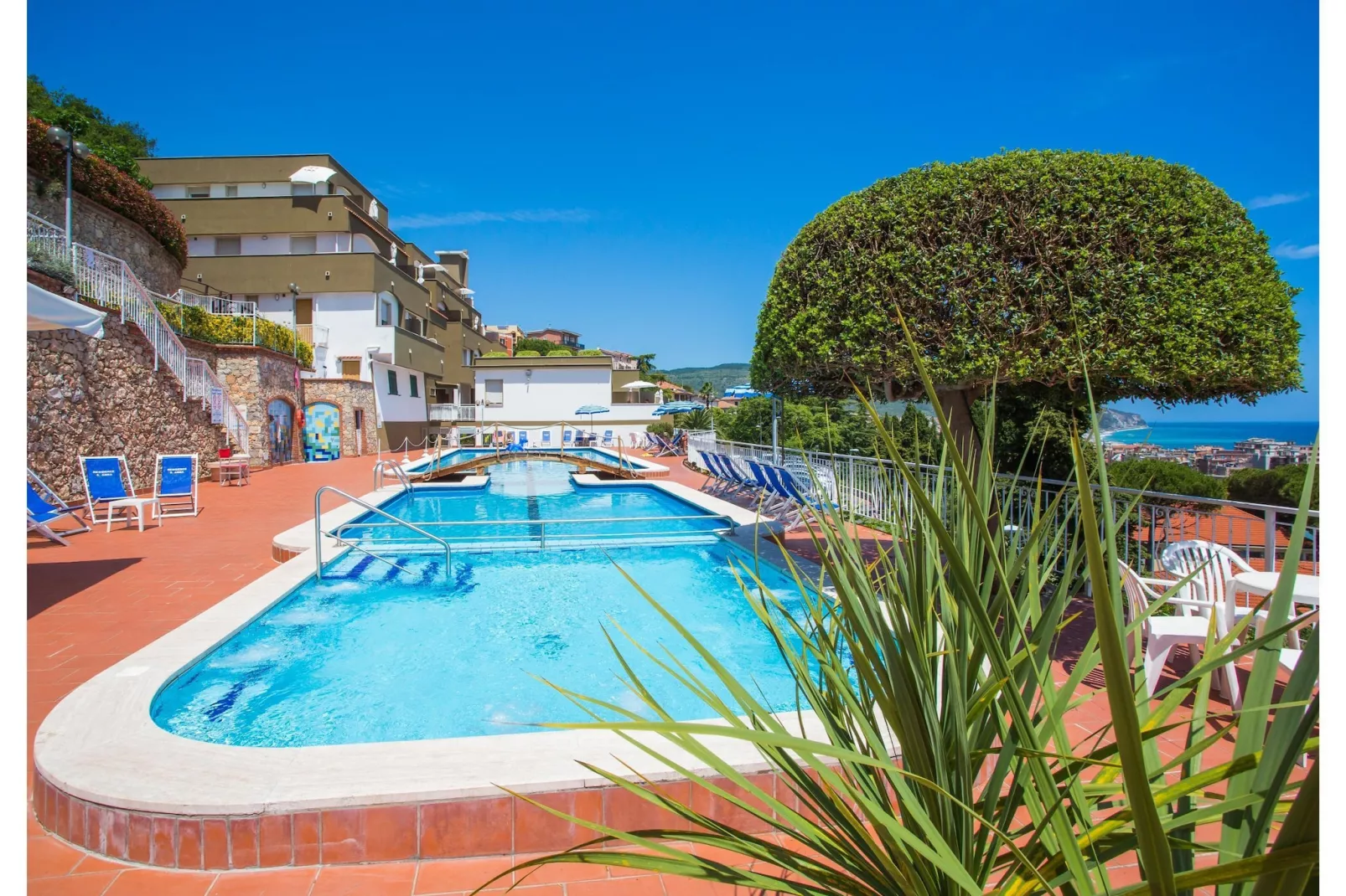 RESIDENCE SANT'ANNA TWO-ROOM APARTMENT 4 PAX B4-Zwembad