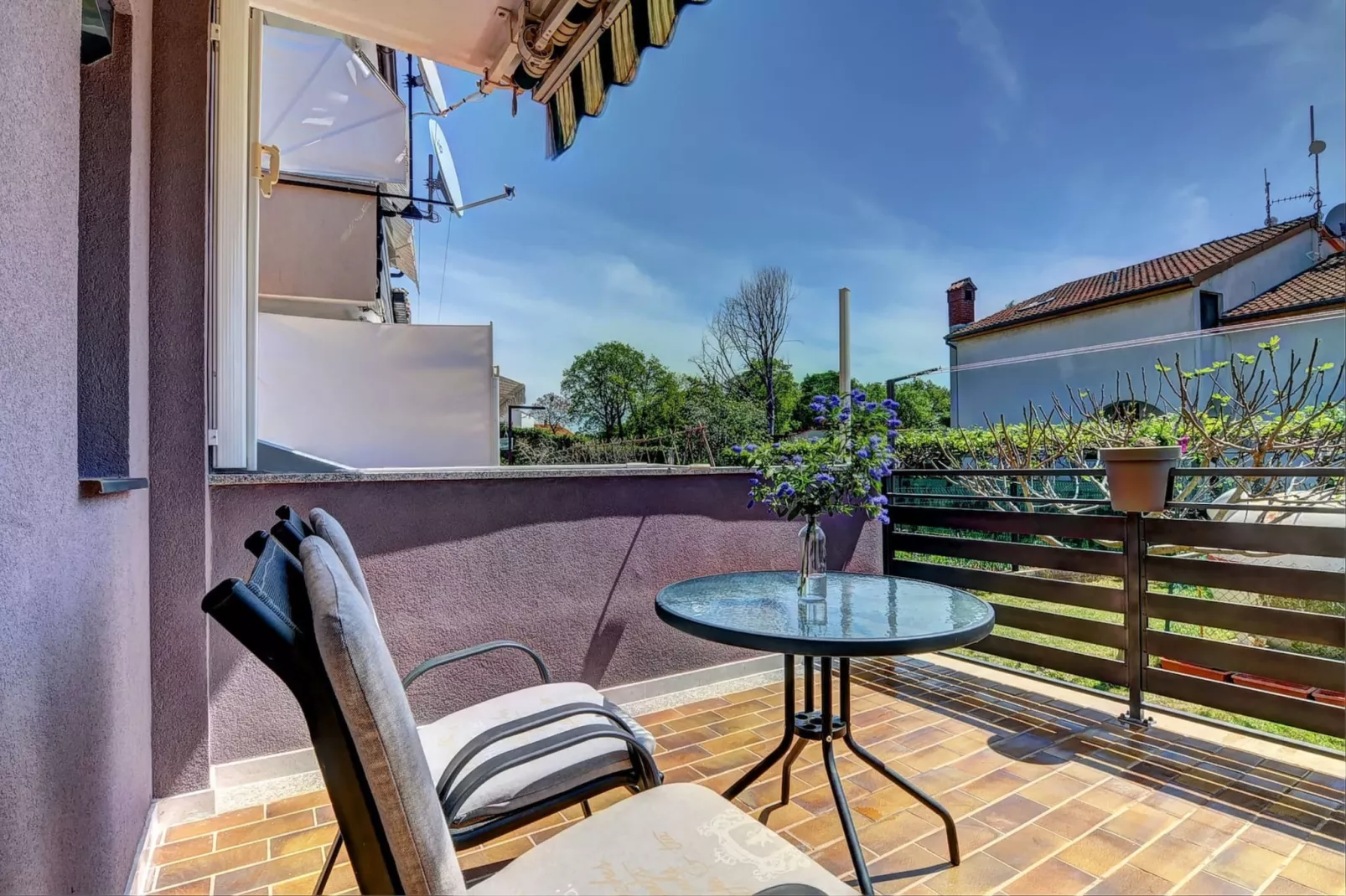Kajfes A2 - Lovely Studio Apartment with Terrace-Terras