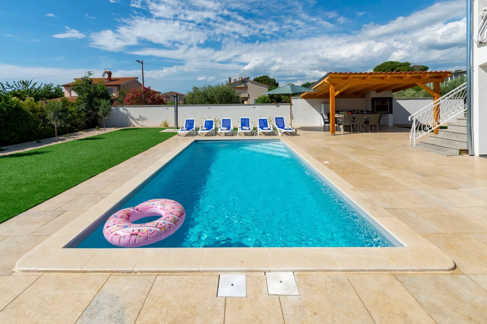 Villa Susanne with Private Pool-Zwembad
