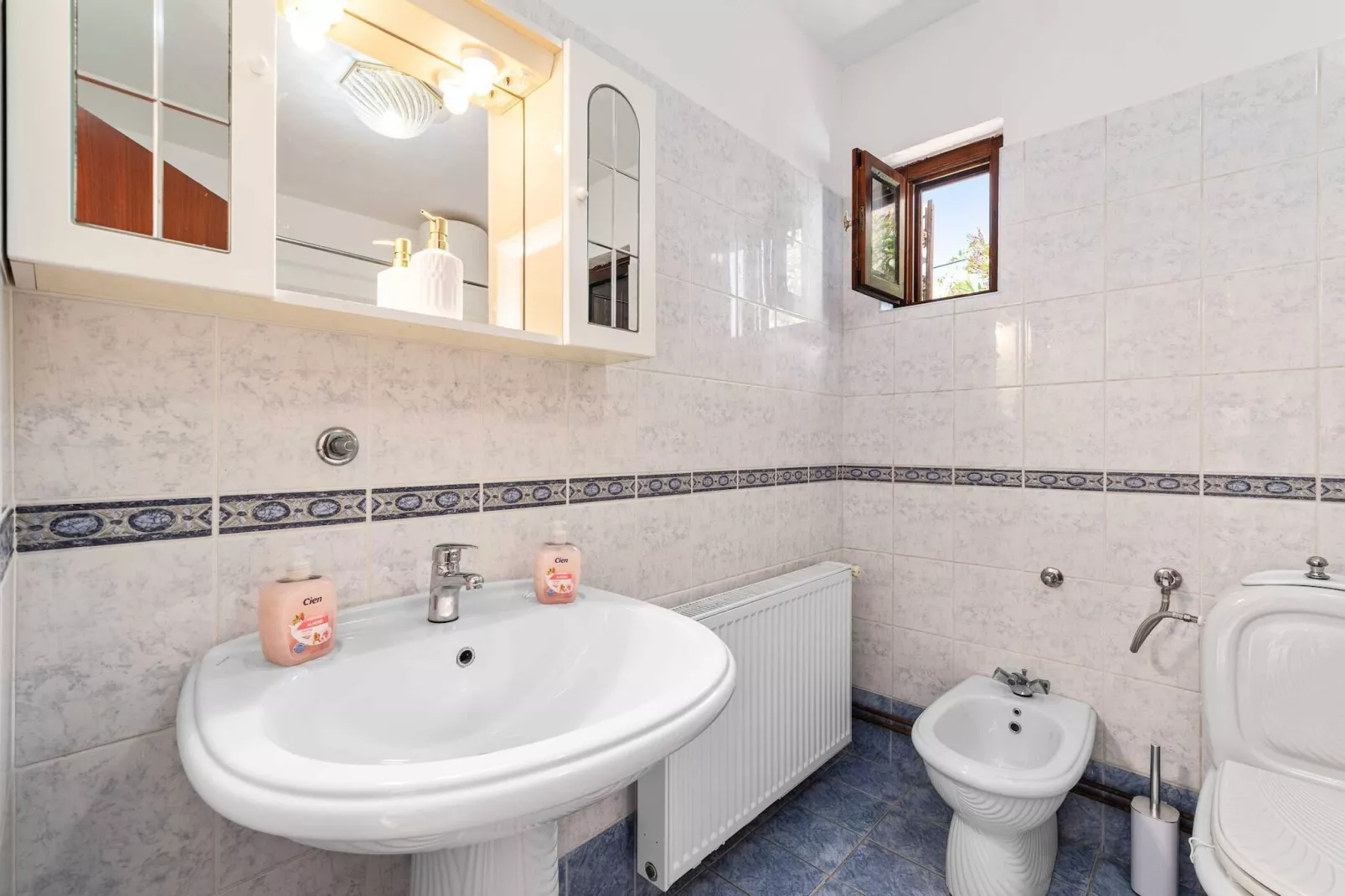 Apartments Barbarella - Two Bedroom Apartment A1-Badkamer