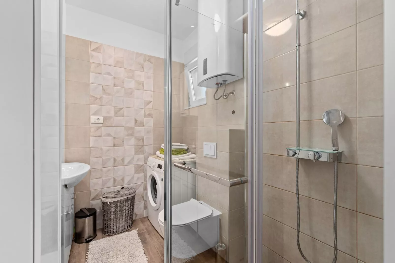 Apartment Moments - two bedroom apartment-Badkamer