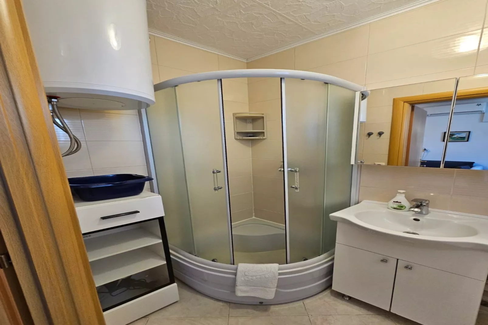 Apartments Olga - one bedroom apartment A1-Badkamer