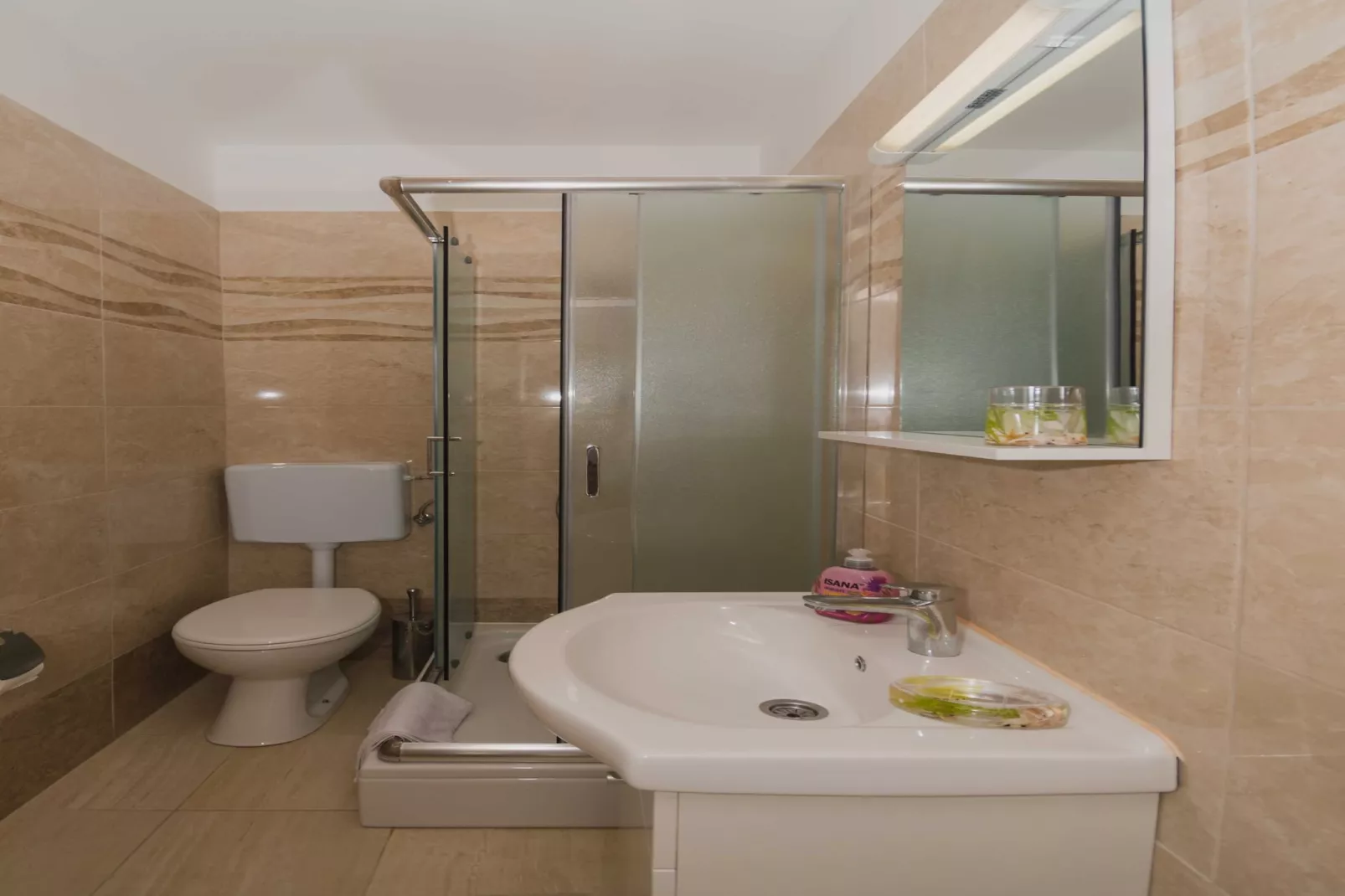 Apartment Lavanda - Four Bedroom Apartment with Hot tub and Terrace-Badkamer