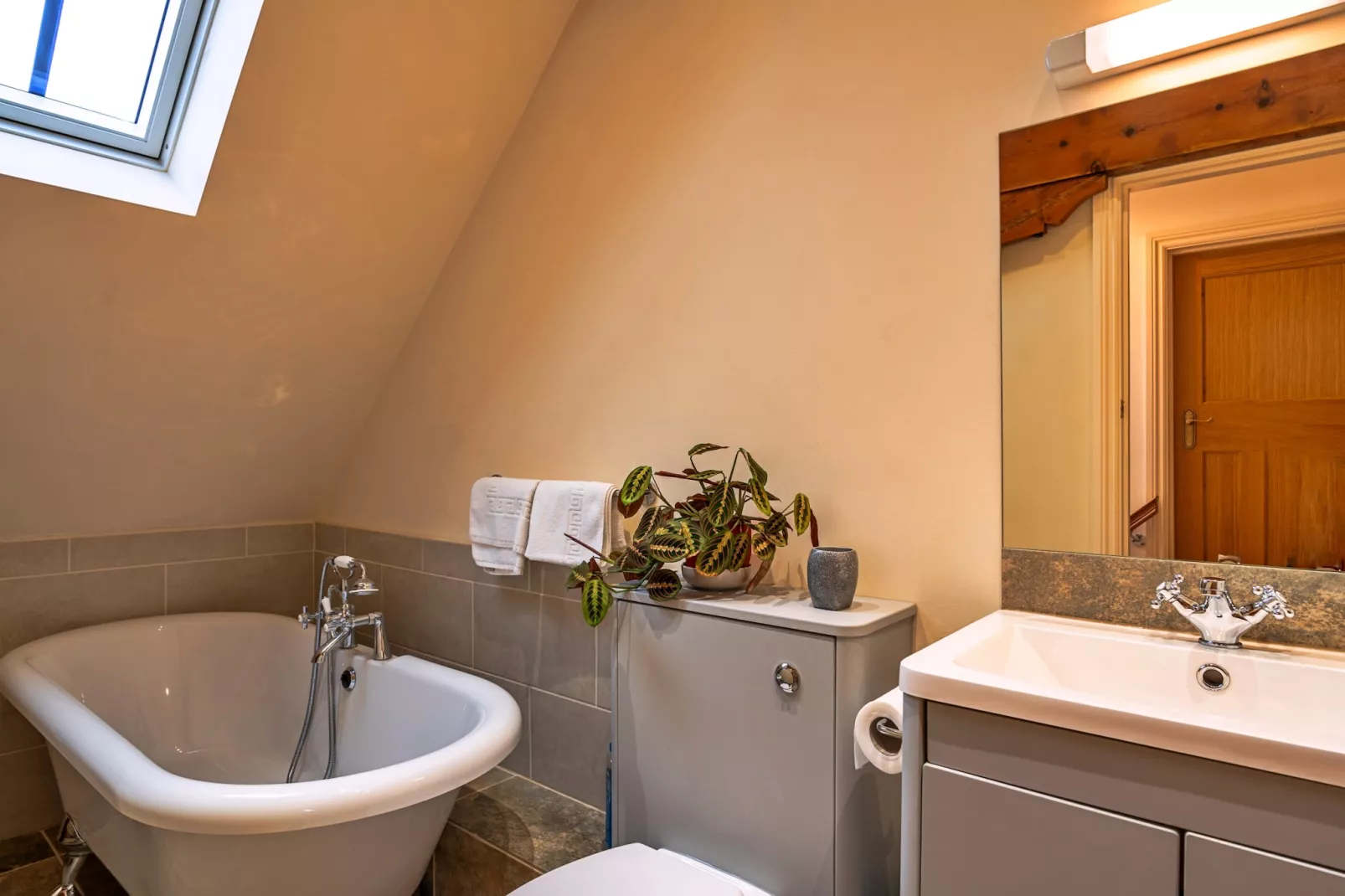 Lower School Cottages-Badkamer