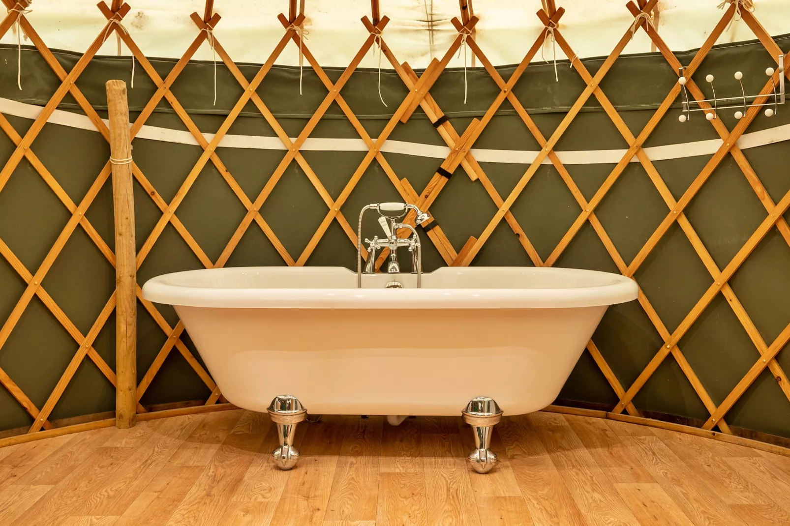 Heather Yurt-Badkamer