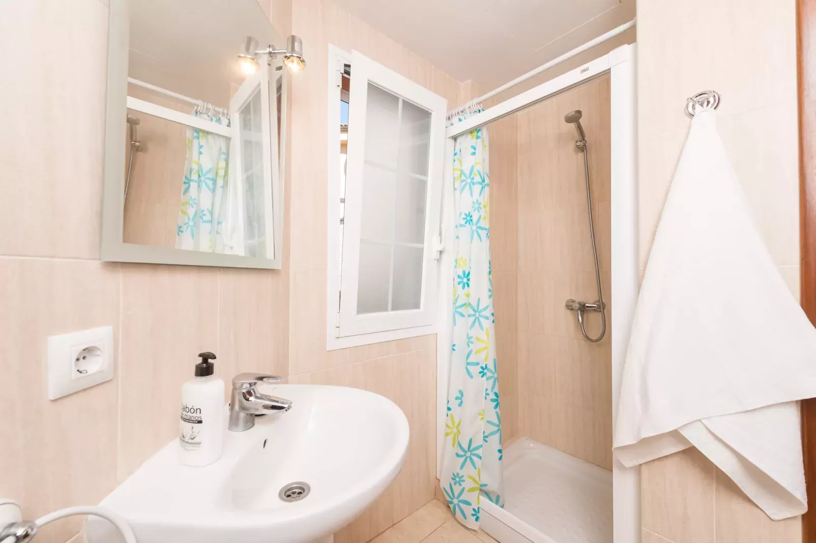 Villa Rosa-Image-tags.