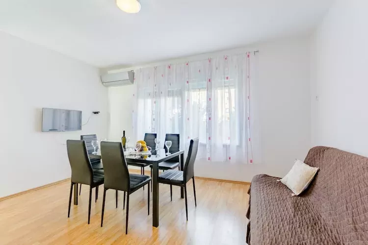Apartment Marko (ST) - Three Bedroom Apartment with Balcony and Garden View-Binnen