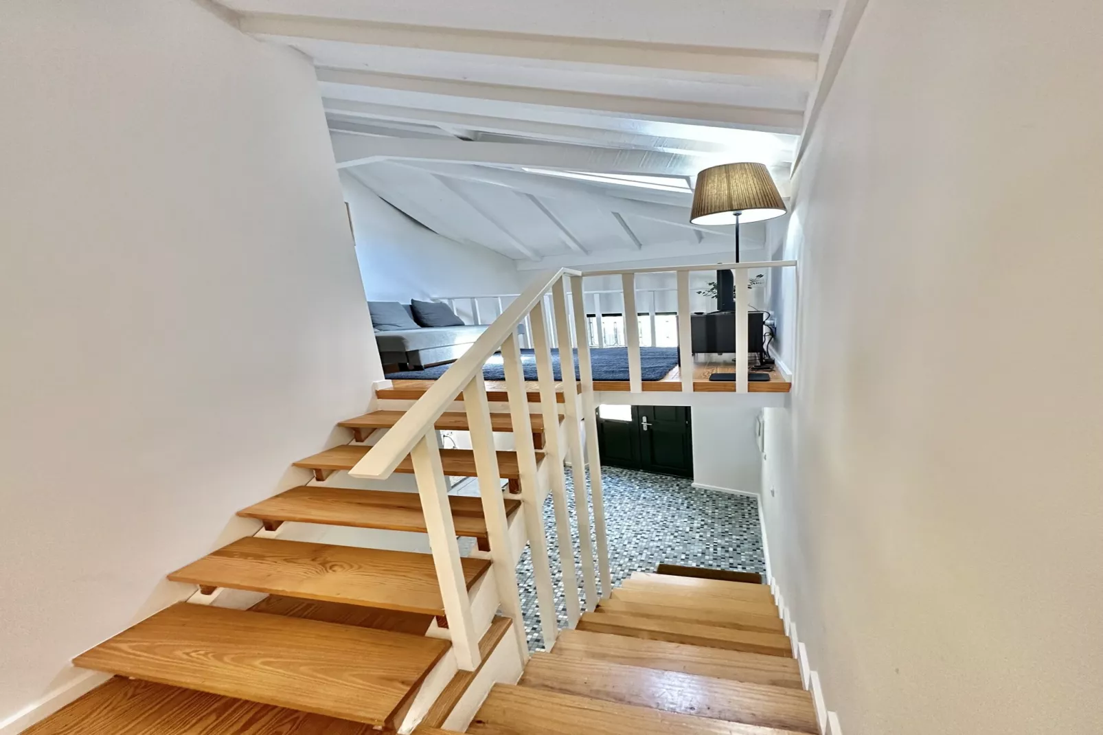 YOUROPO - Typical House 3-Overloop