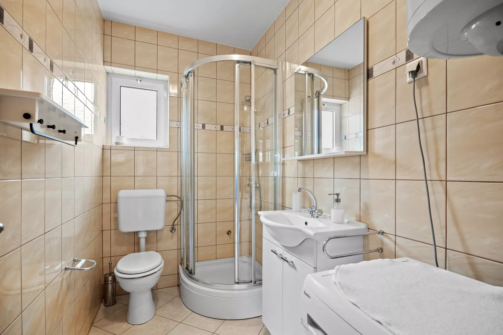 Apartments Neda - Two Bedroom Apartment Ruzmarin-Badkamer