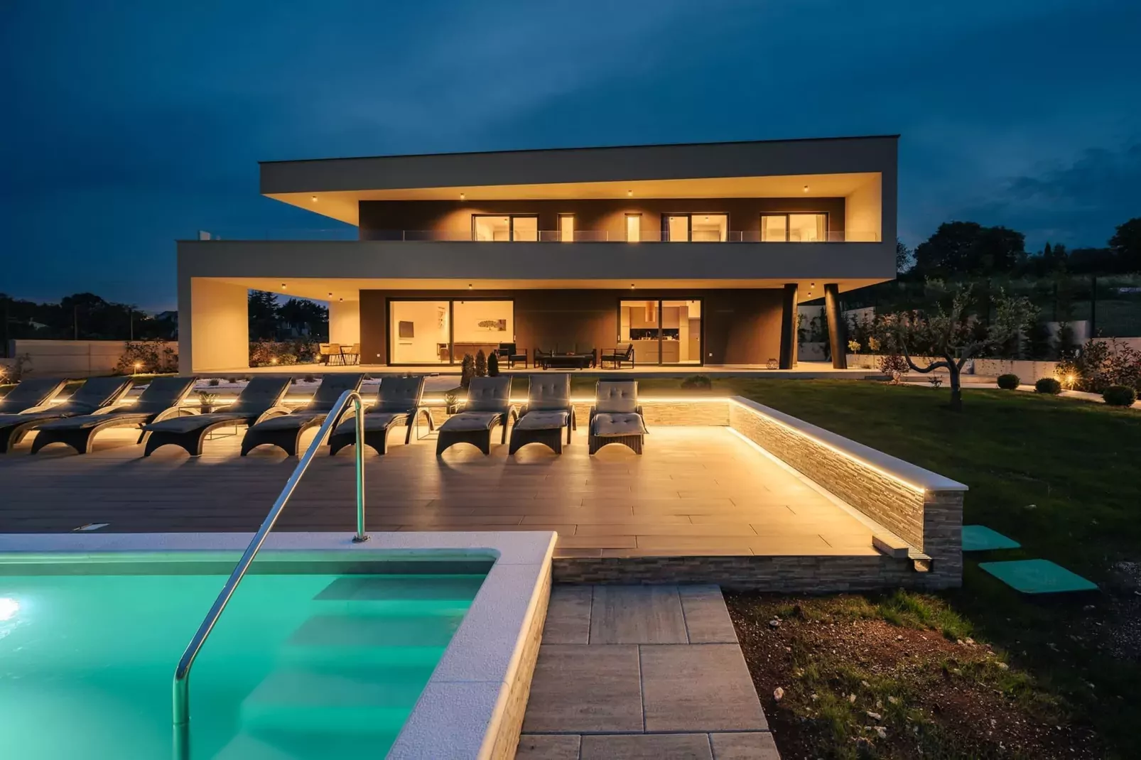 Villa de la Vie with Heated Swimming Pool-Buitenkant zomer