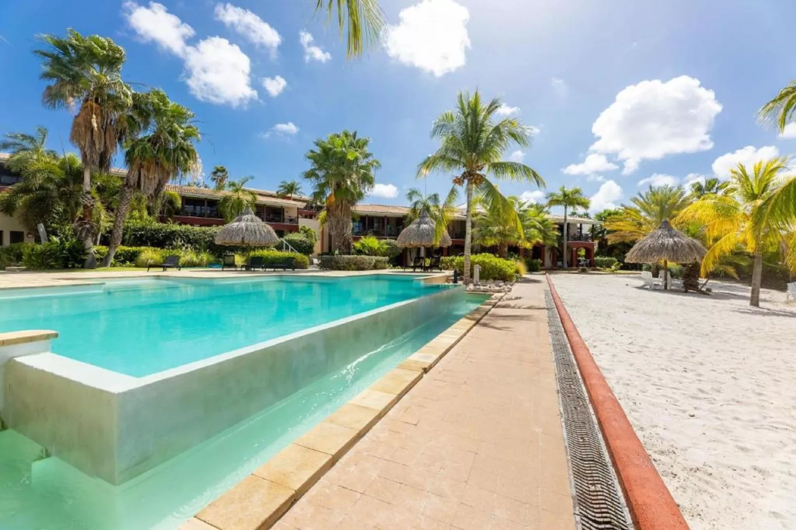 Spanish Water Apartment-Zwembad