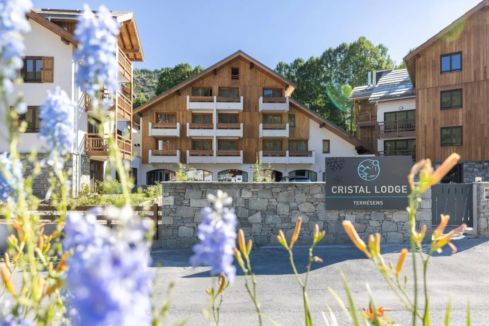 SERRE CHEVALIER Le Cristal Lodge-A40P-Buitenkant zomer