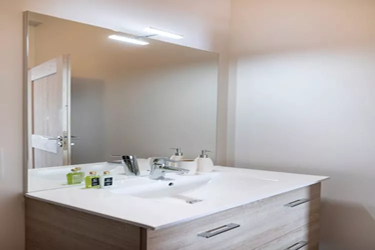 Le Hameau de barthelemy-A48P-Badkamer