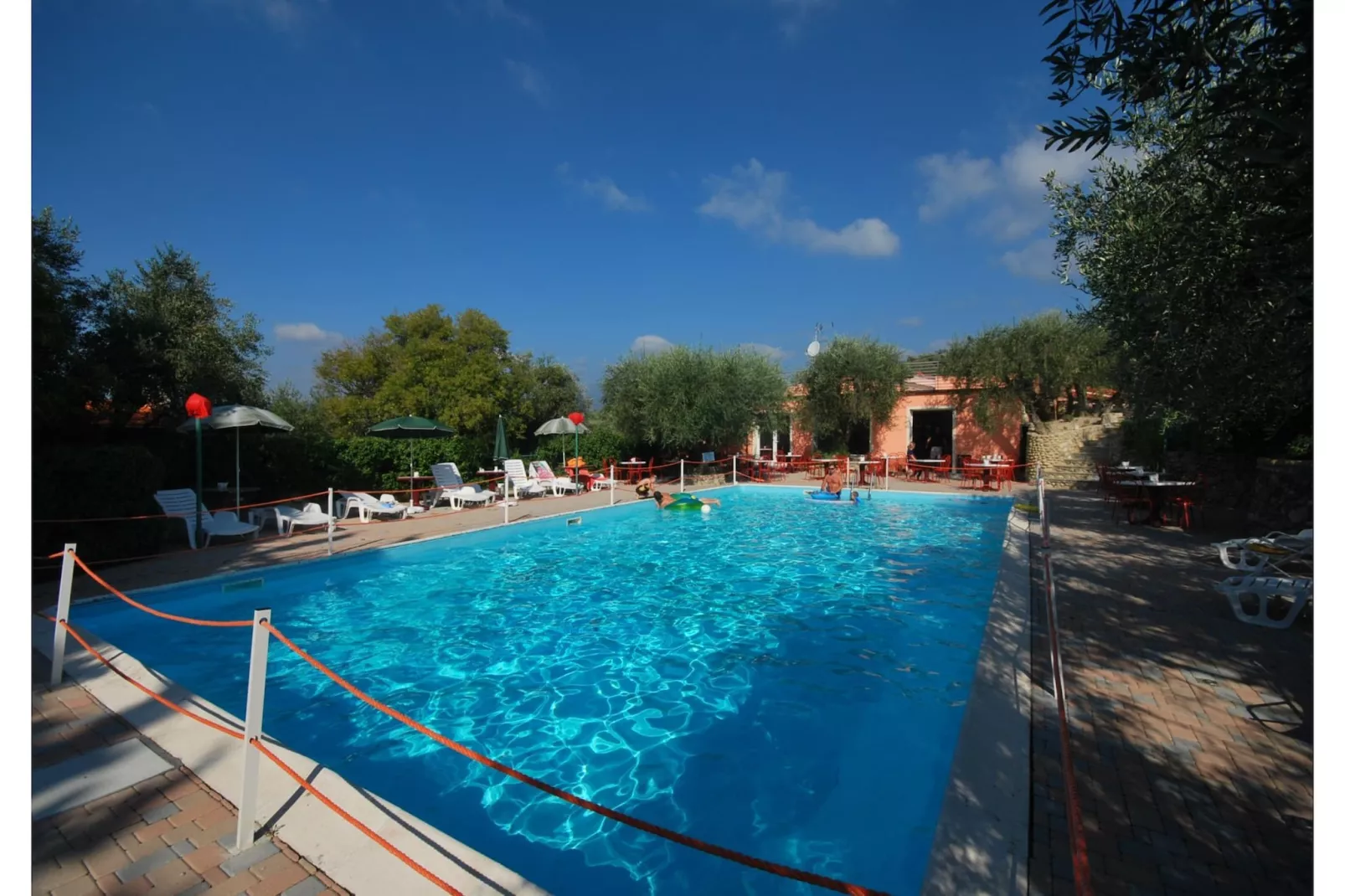 Villaggio Borgoverde TWO-ROOM APARTMENT 5 PAX - B5-Buitenkant zomer