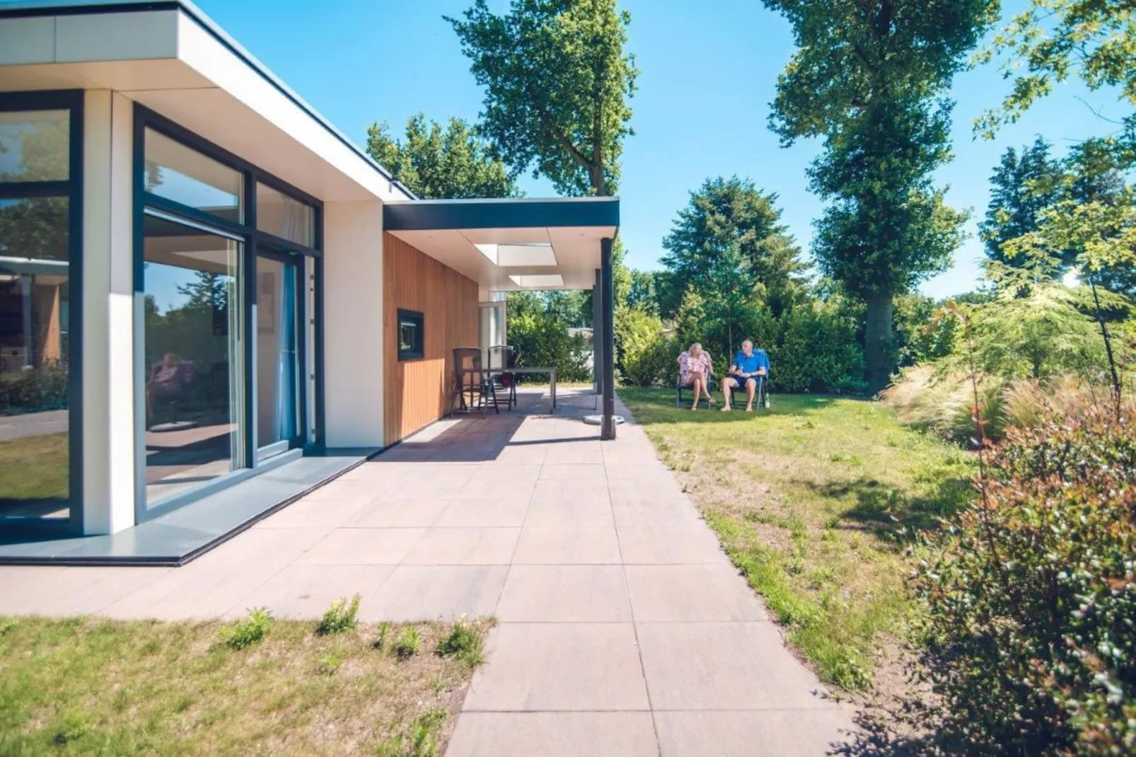 Holiday Villa | 2 - 4 people-Tuinen zomer