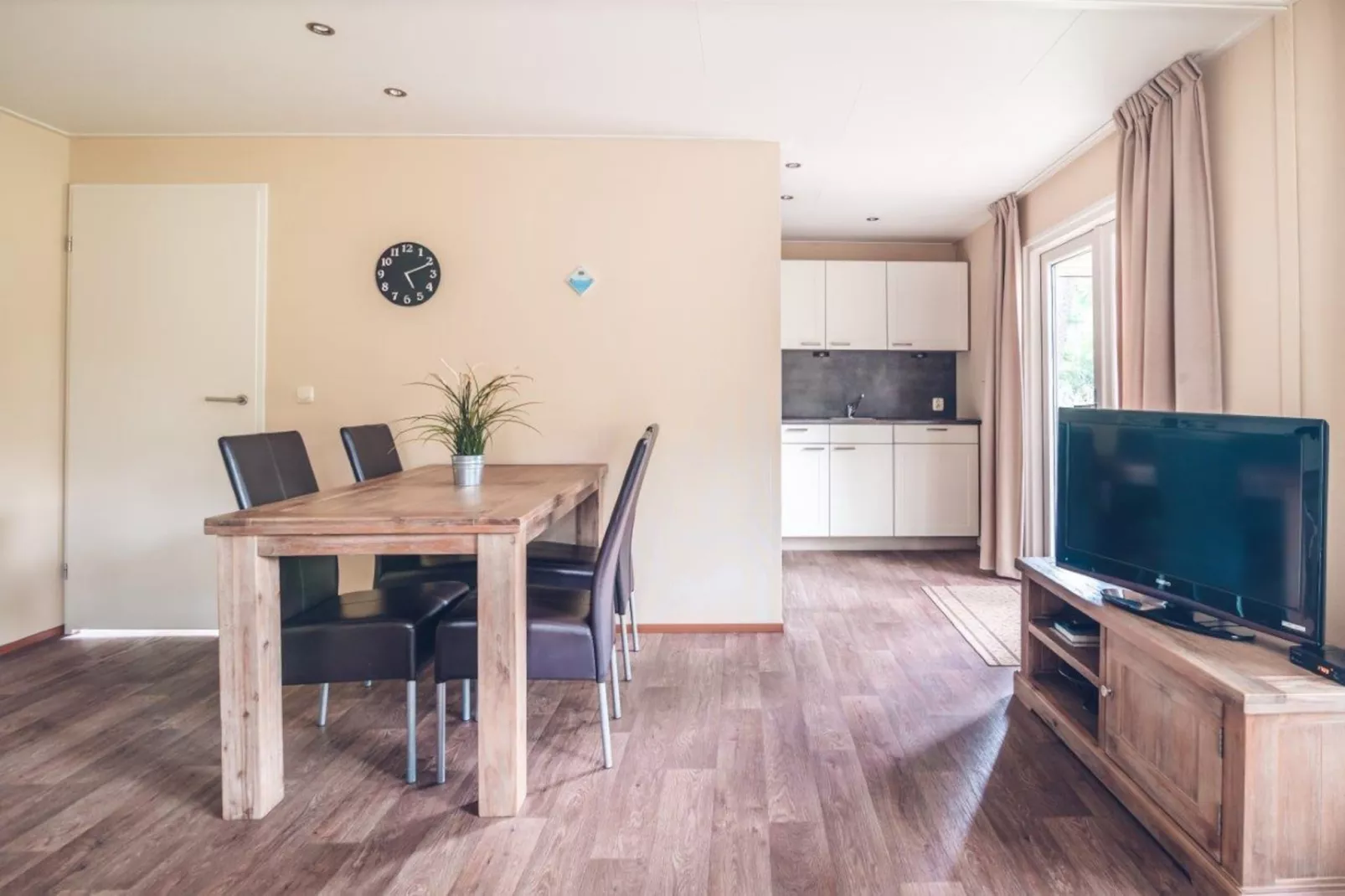 Bungalow Chalet+ | 2 - 4 people-Eetkamer