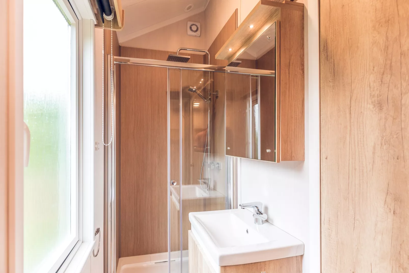 Tinyhouse 'Egel' | 2 - 4 persons-Badkamer