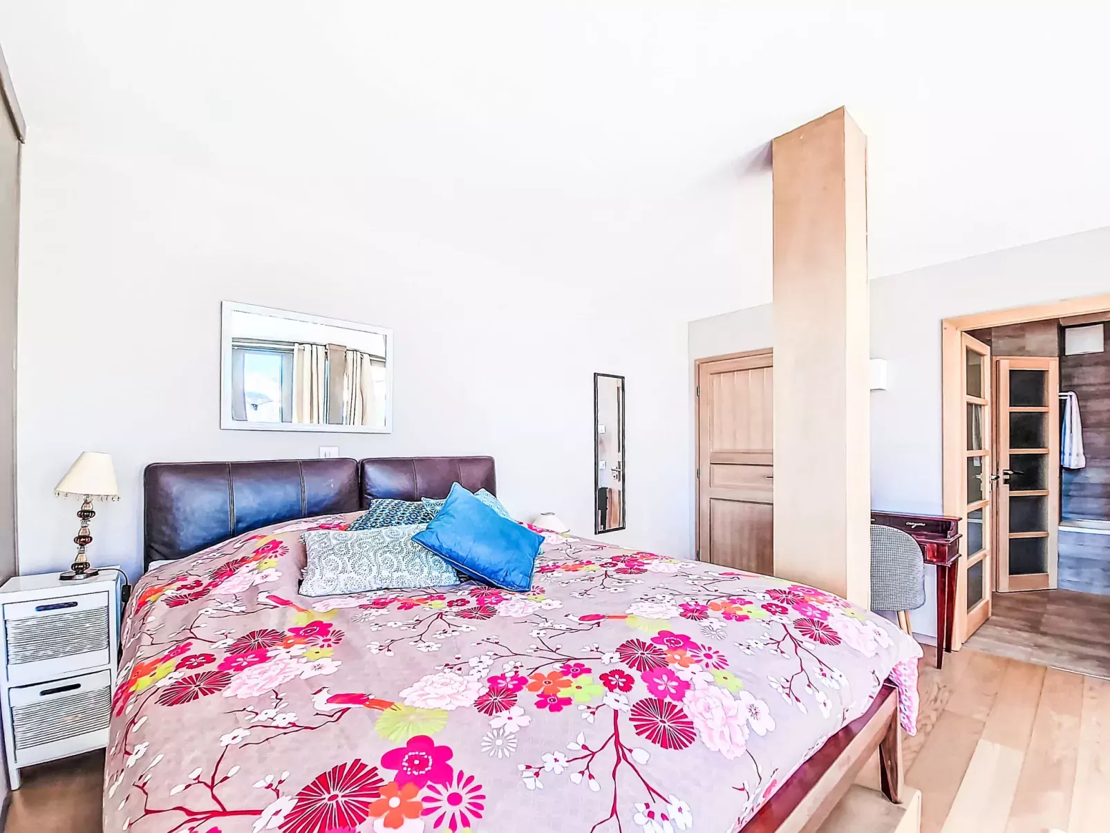 Jeanne D'Arc LOFT Montagne-Binnen