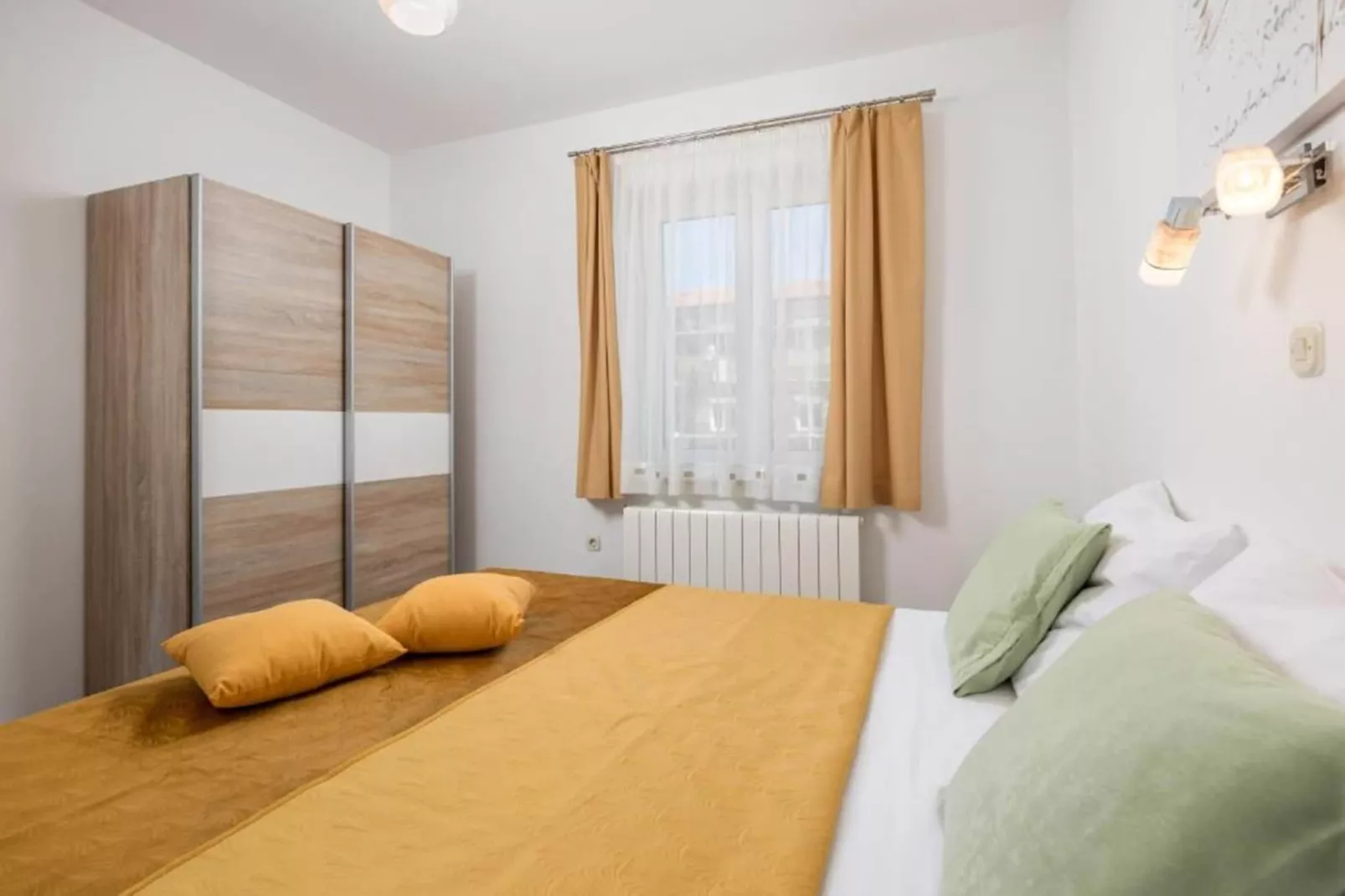 Apartment Slavica 3 - Yellow Sun-Slaapkamer