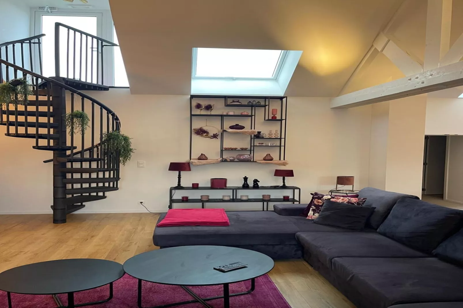 Rooftop Purple-Woonkamer