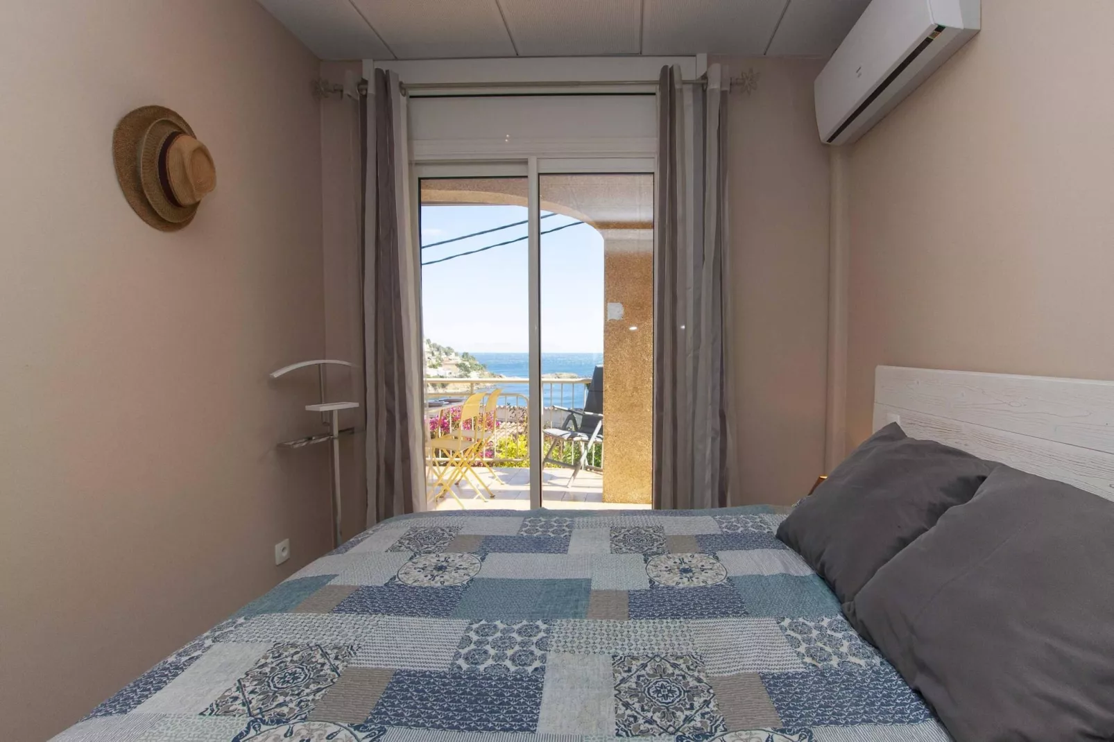1233 VILA NEUS con piscina-Slaapkamer