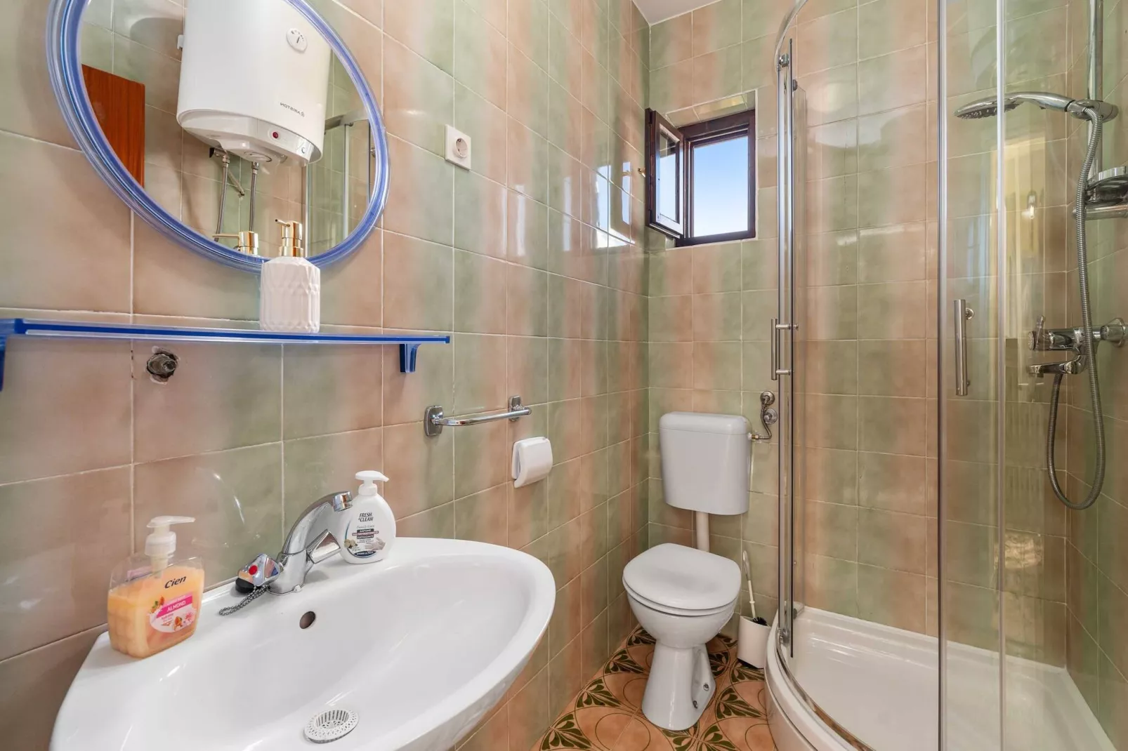 Apartments Barbarella - Three Bedroom Apartment A2-Badkamer