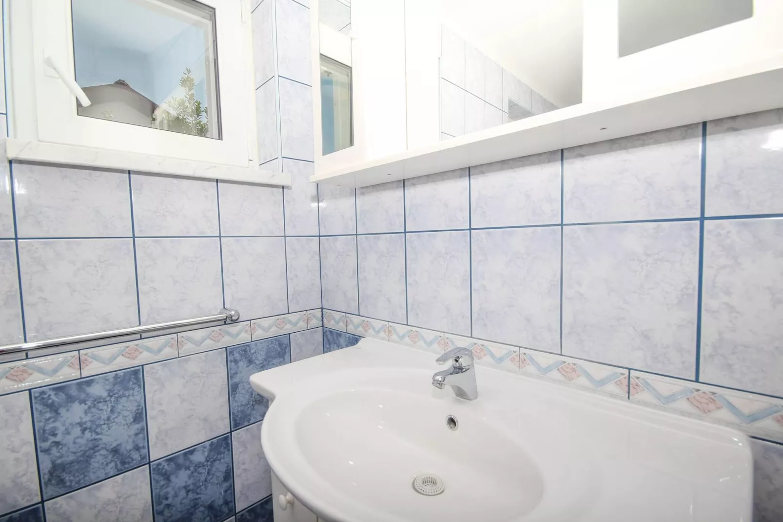 Apartment Mara - two bedroom apartment-Badkamer