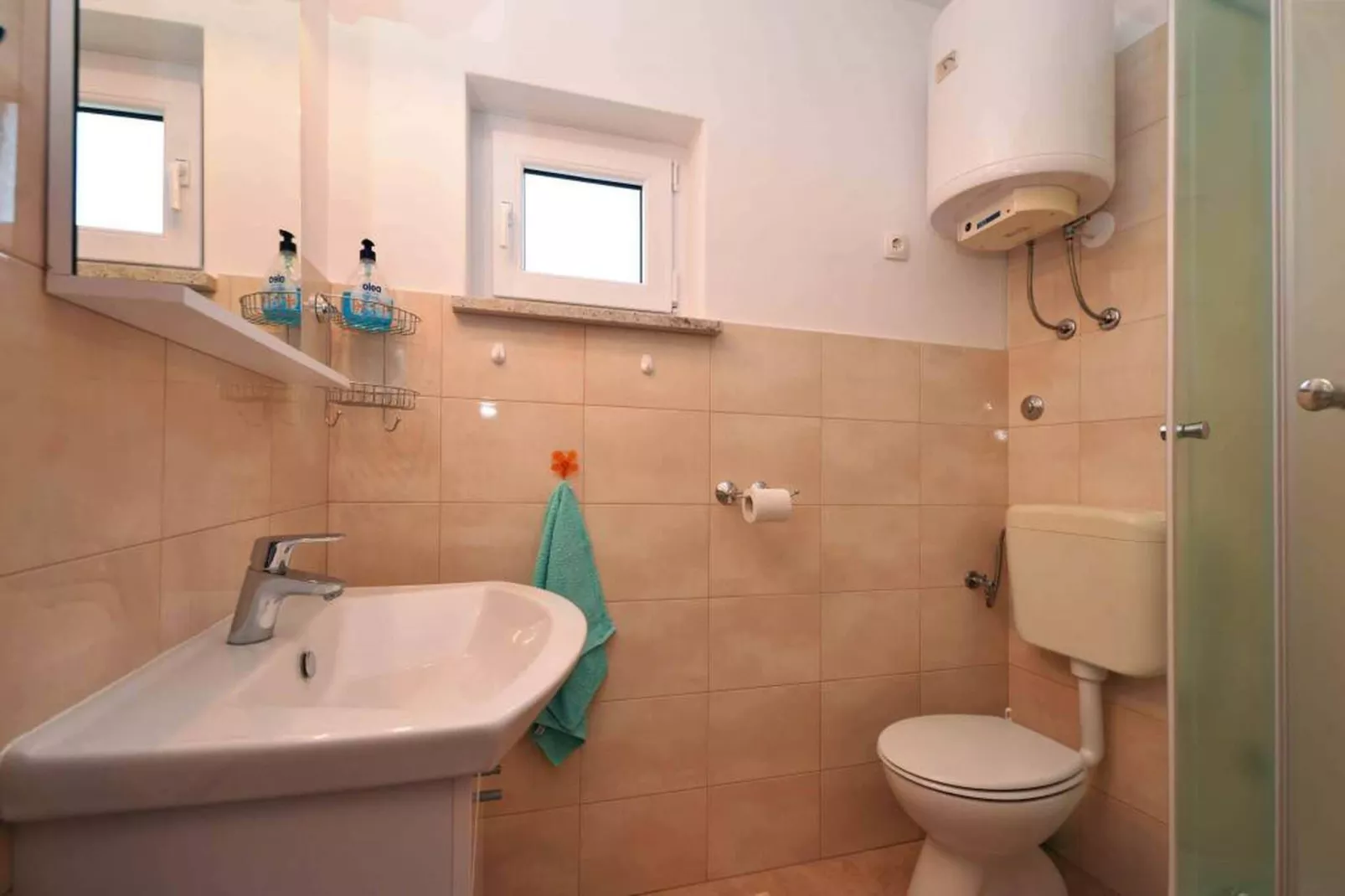 Apartment Pia - two bedroom apartment-Badkamer