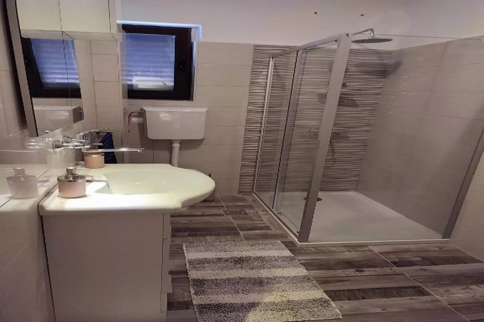 Apartments Dubravica - two bedroom apartment-Badkamer