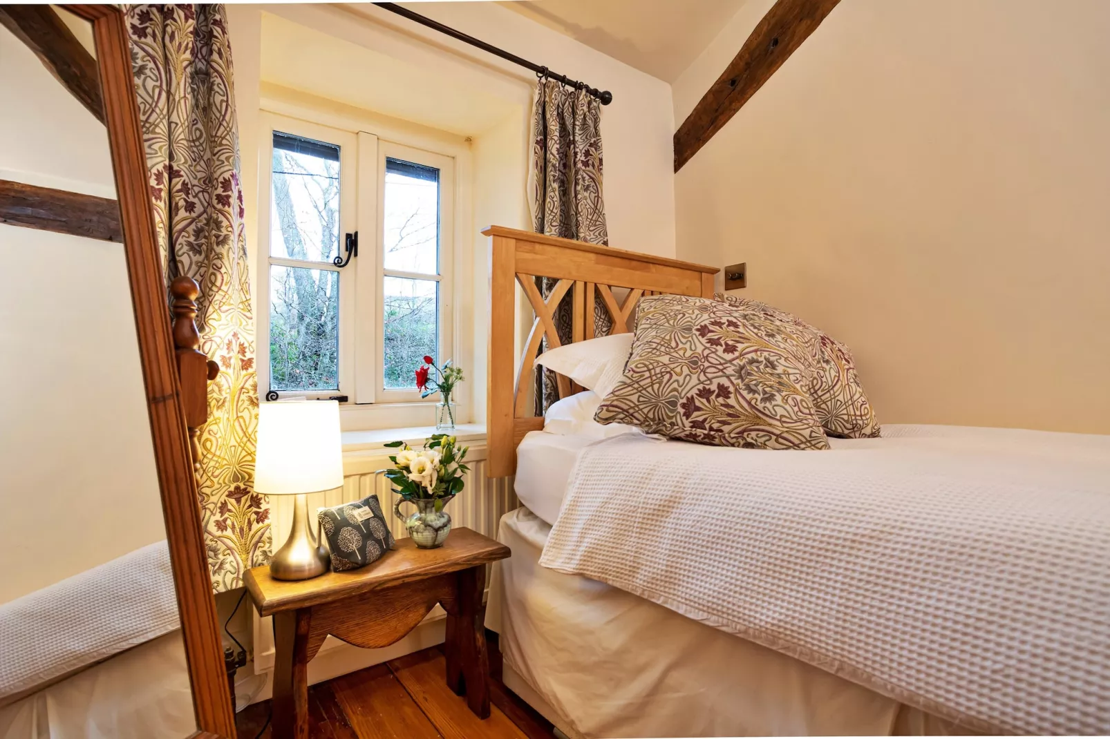 Two Storrs Cottages-Slaapkamer