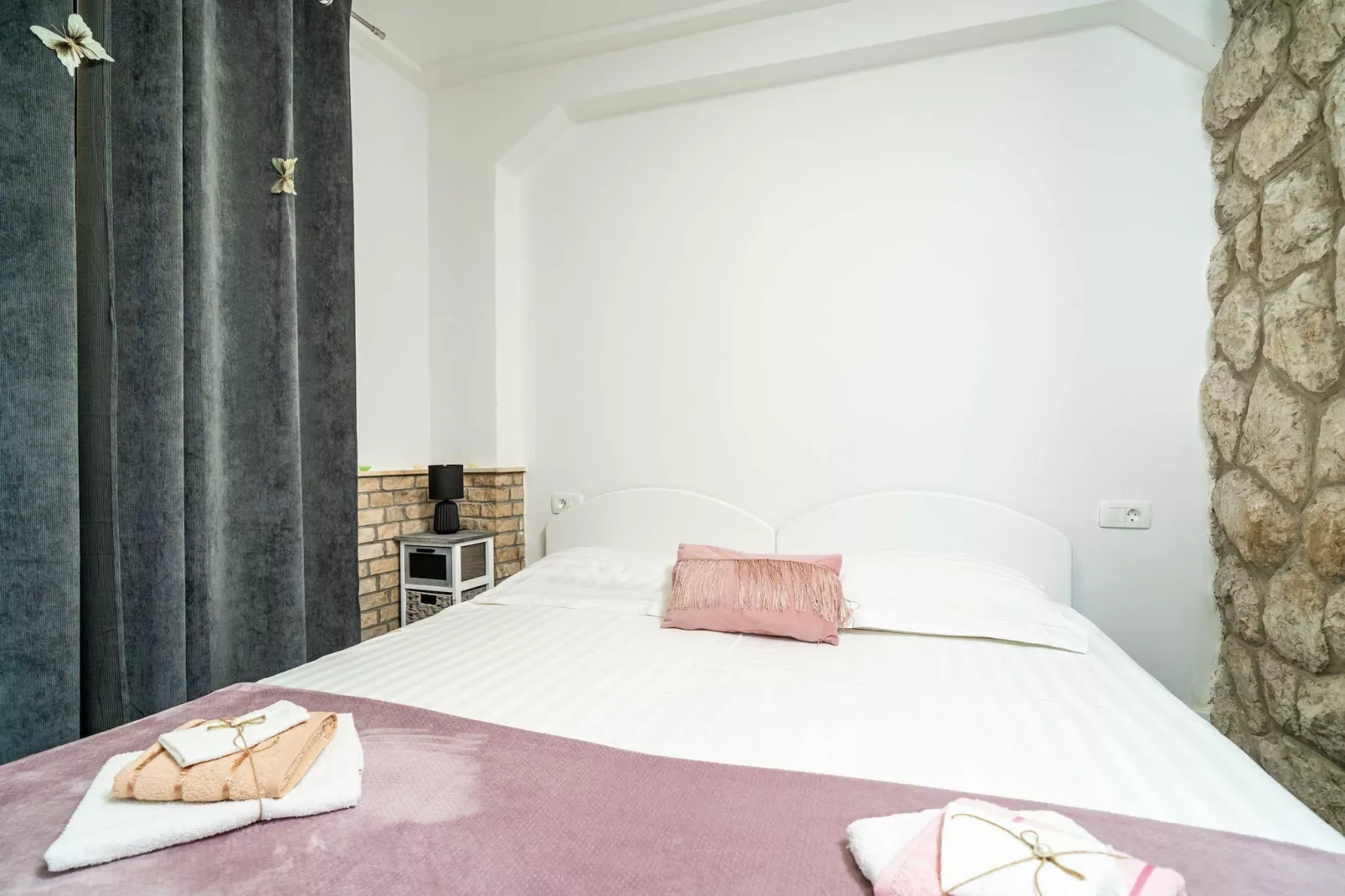 Apartments Dub - One-Bedroom Apartment  (no.4)-Slaapkamer