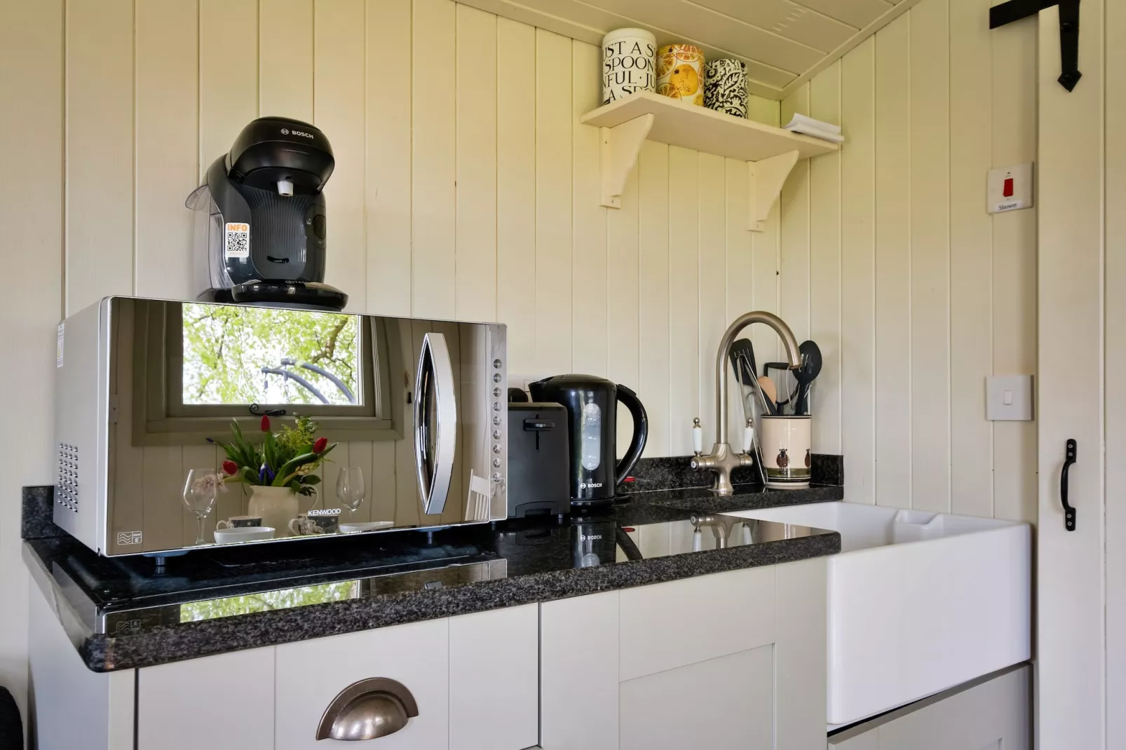 Hay and Hedgerow Glamping-Keuken
