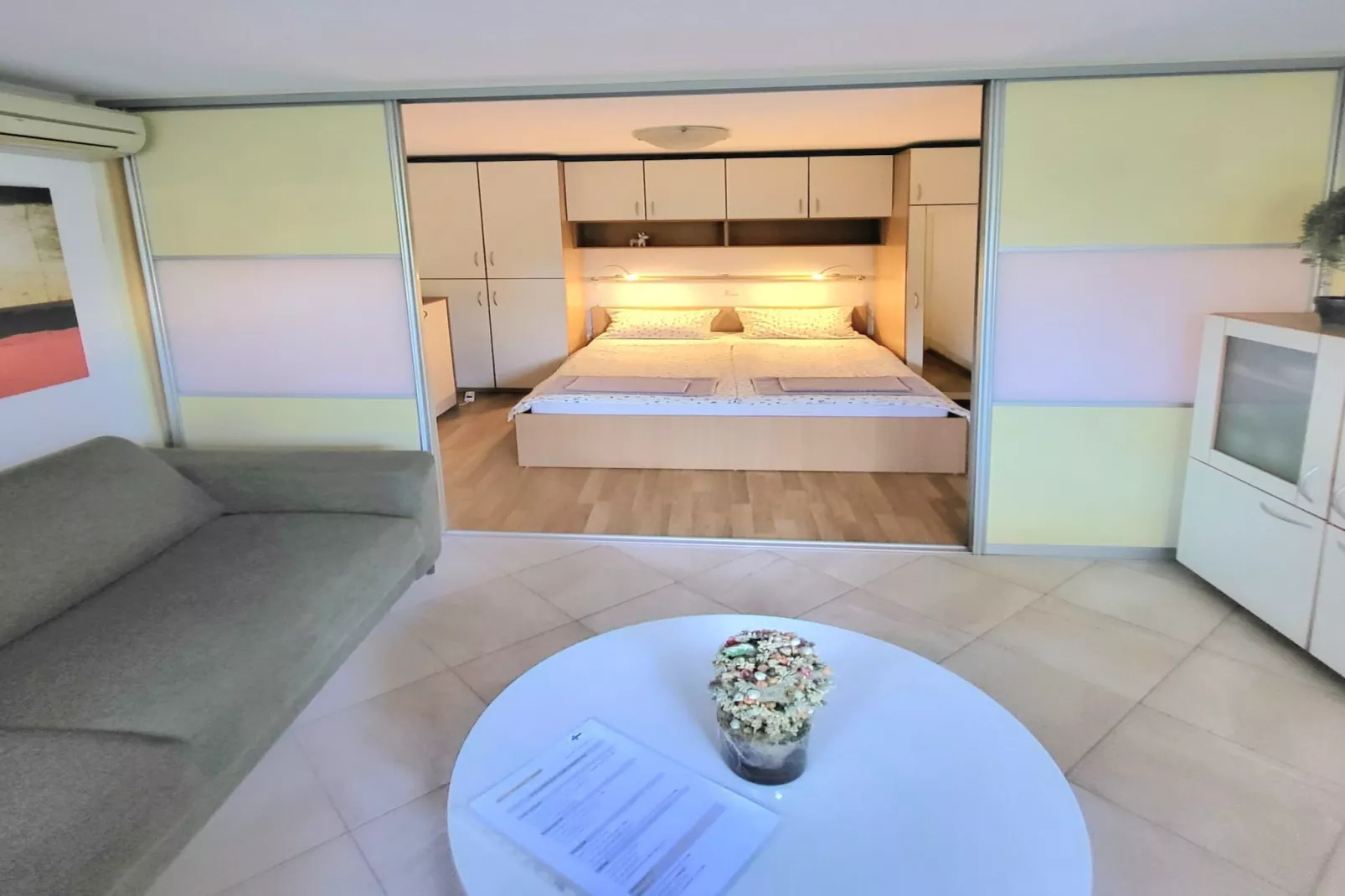 Green Terrace Apartment I - Studio Apartment with Terrace-Slaapkamer