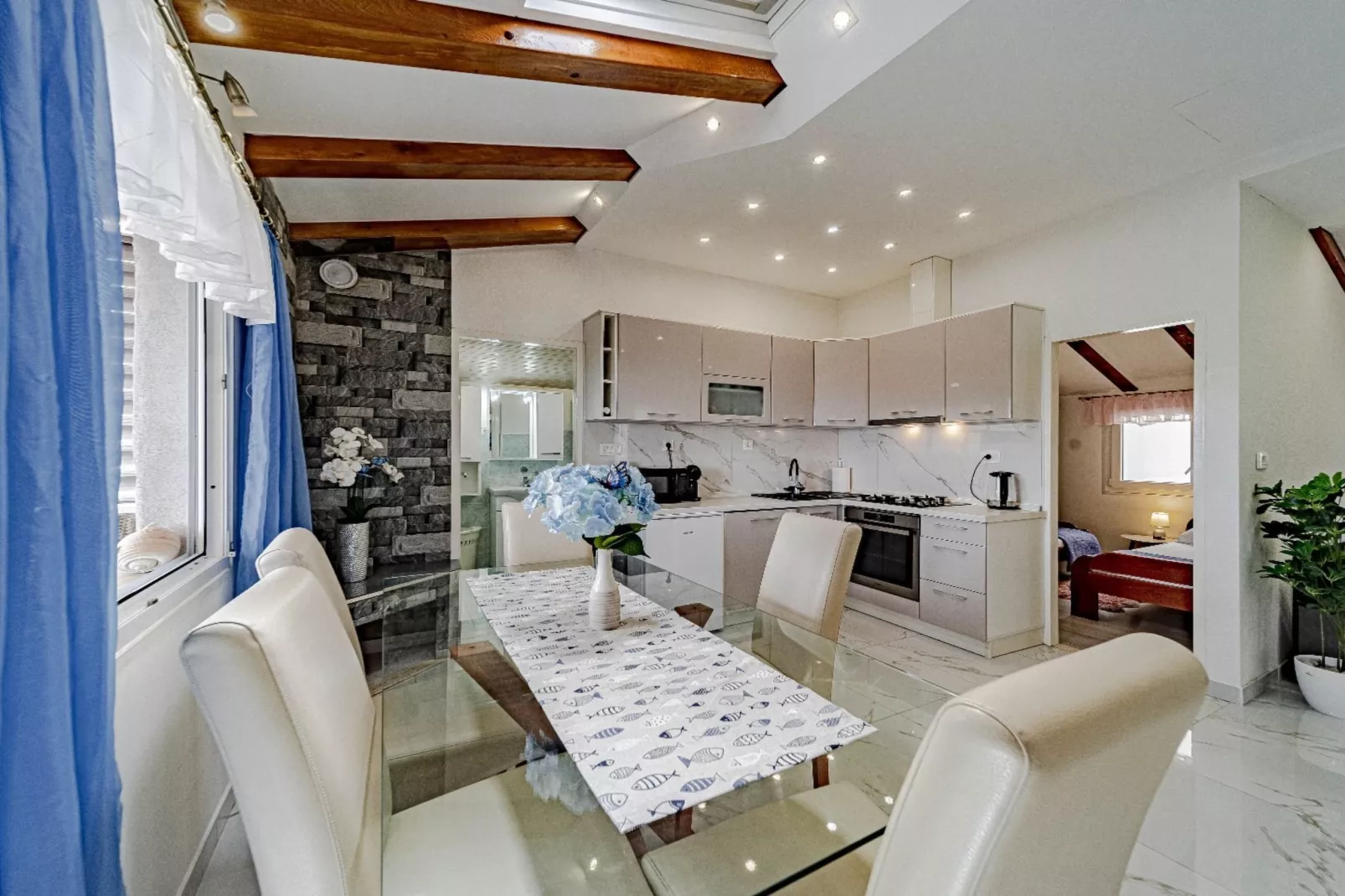 Stone House Blaca - Two Bedroom Stone House with Terrace and Sea View-Keuken