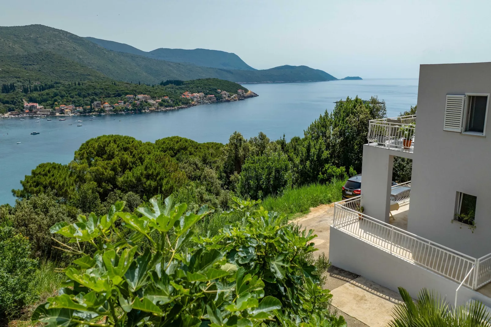 Apartment Konak - Two Bedroom Apartment with Terrace and Sea View-Buitenlucht