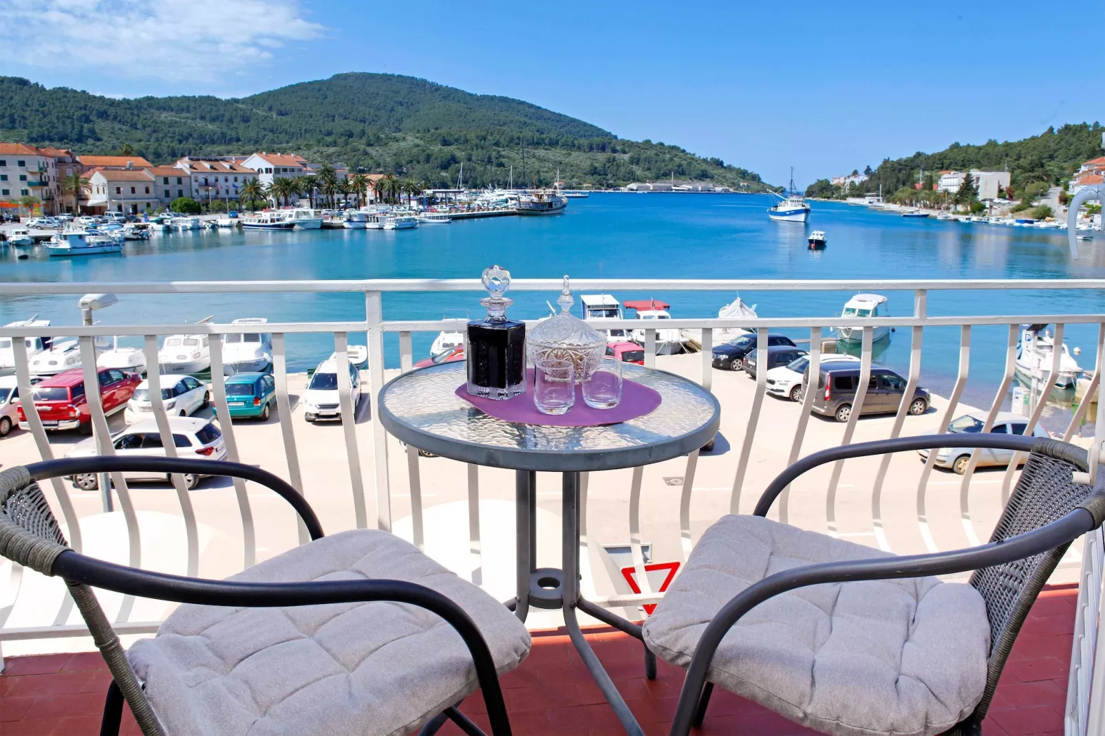 Sunshine Apartment Doda - Three Bedroom Apartment with Balcony and Sea View-Uitzicht