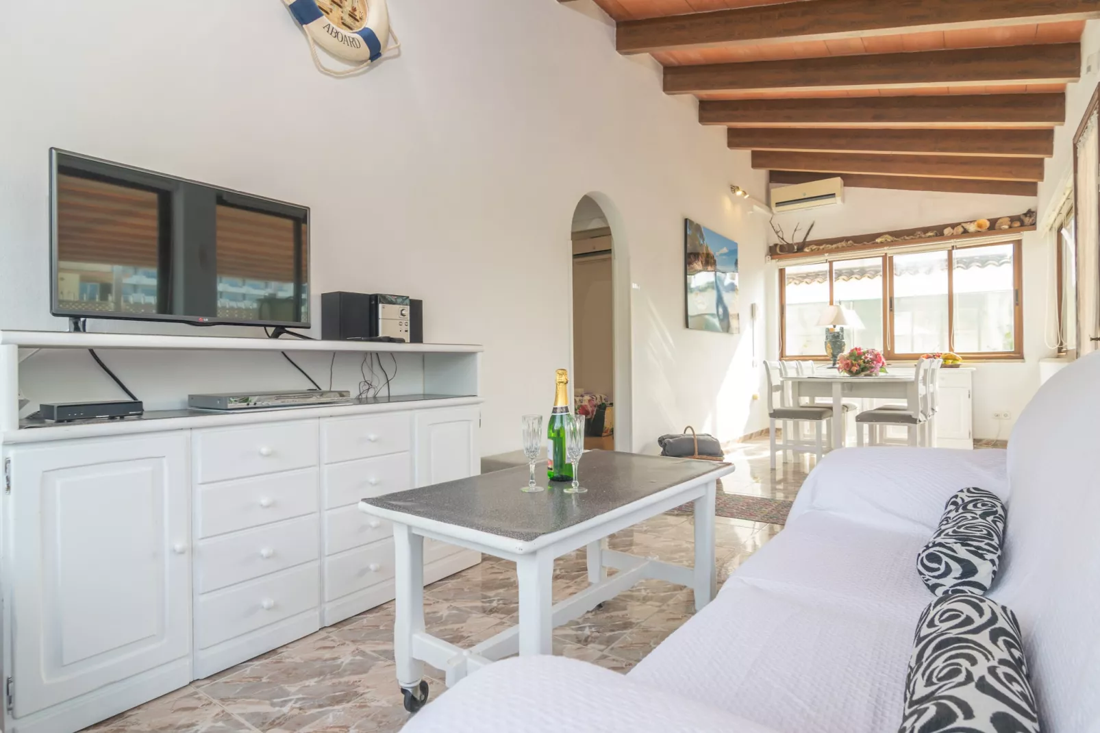 Villa Luna-Image-tags.