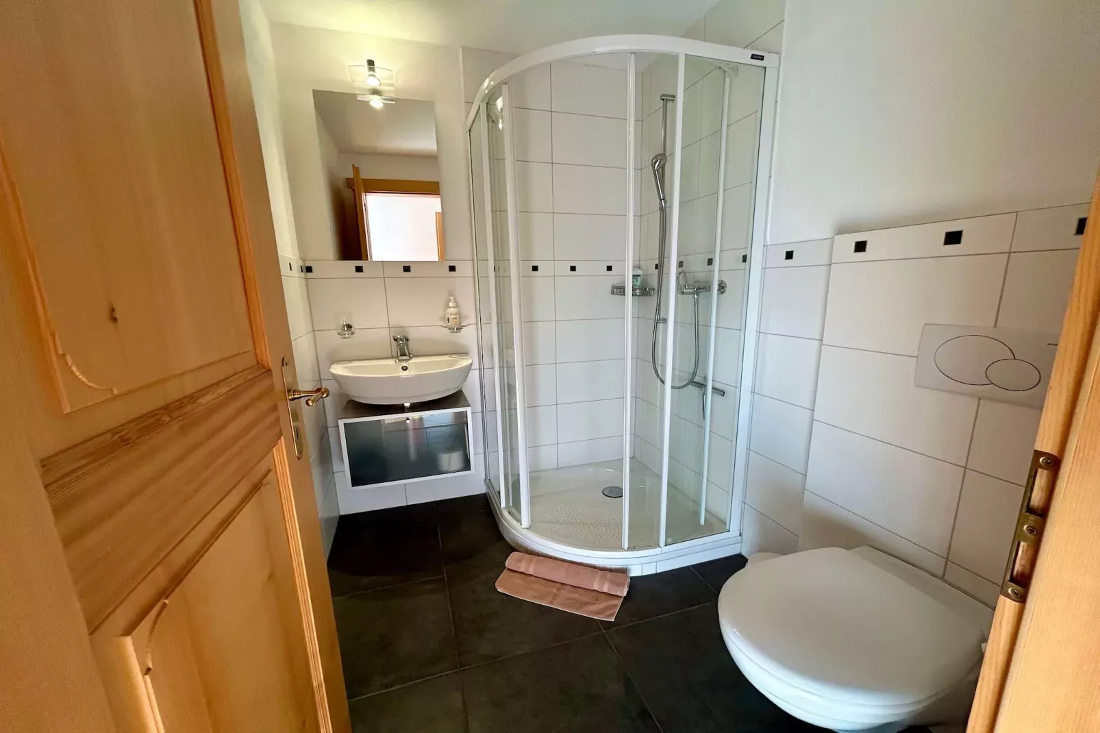Marvelous Luxurious Furnished Flat with Outstanding Views-Badkamer