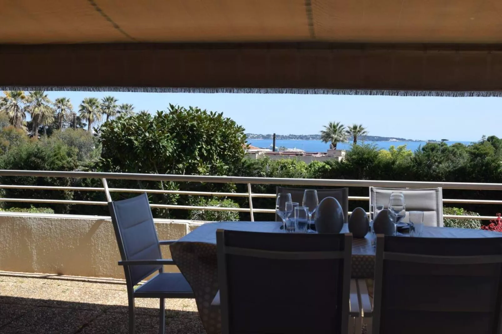 Vue Mer à Golfe-Juan Proche Cannes Plage et Garage-Terrasbalkon