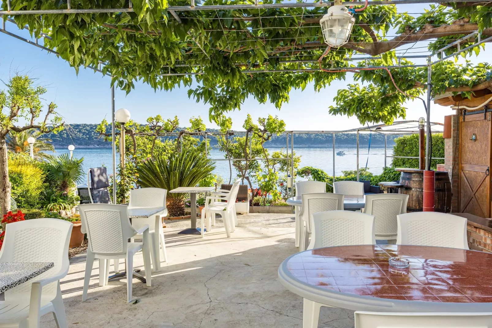 Apartments Jurica - Apt Petra with Sea View-Tuinen zomer