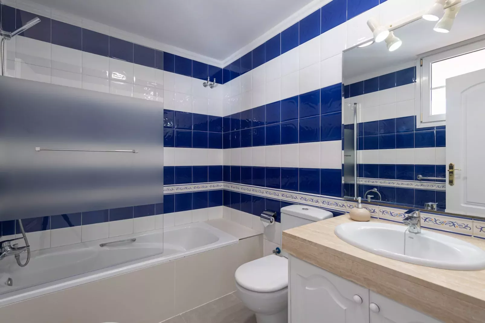 Blue Sea II-Badkamer