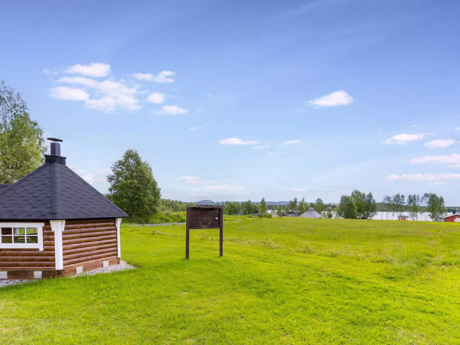 Ruka-kitkan käki-Buiten