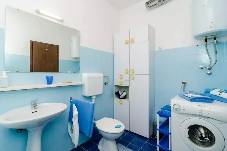 Holiday Home Field of Olives - Two Bedroom Holiday Home with Terrace-Badkamer