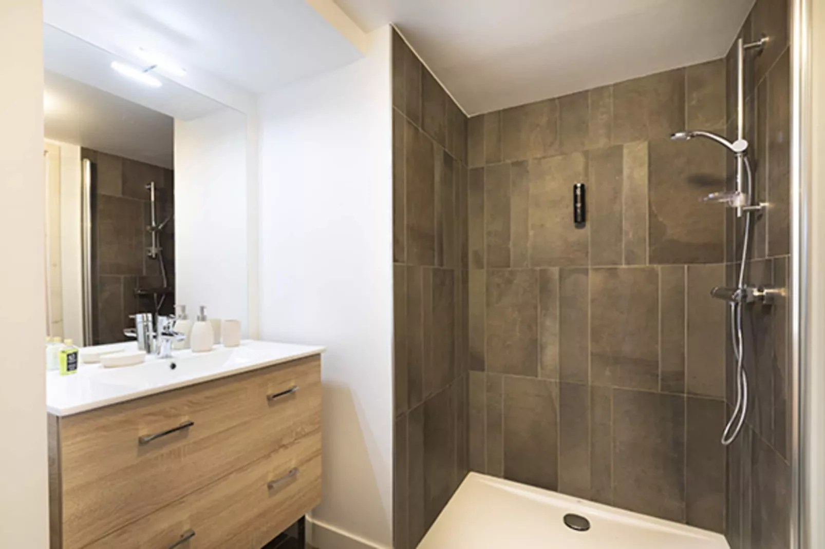 Le Hameau de barthelemy-A24S-Badkamer