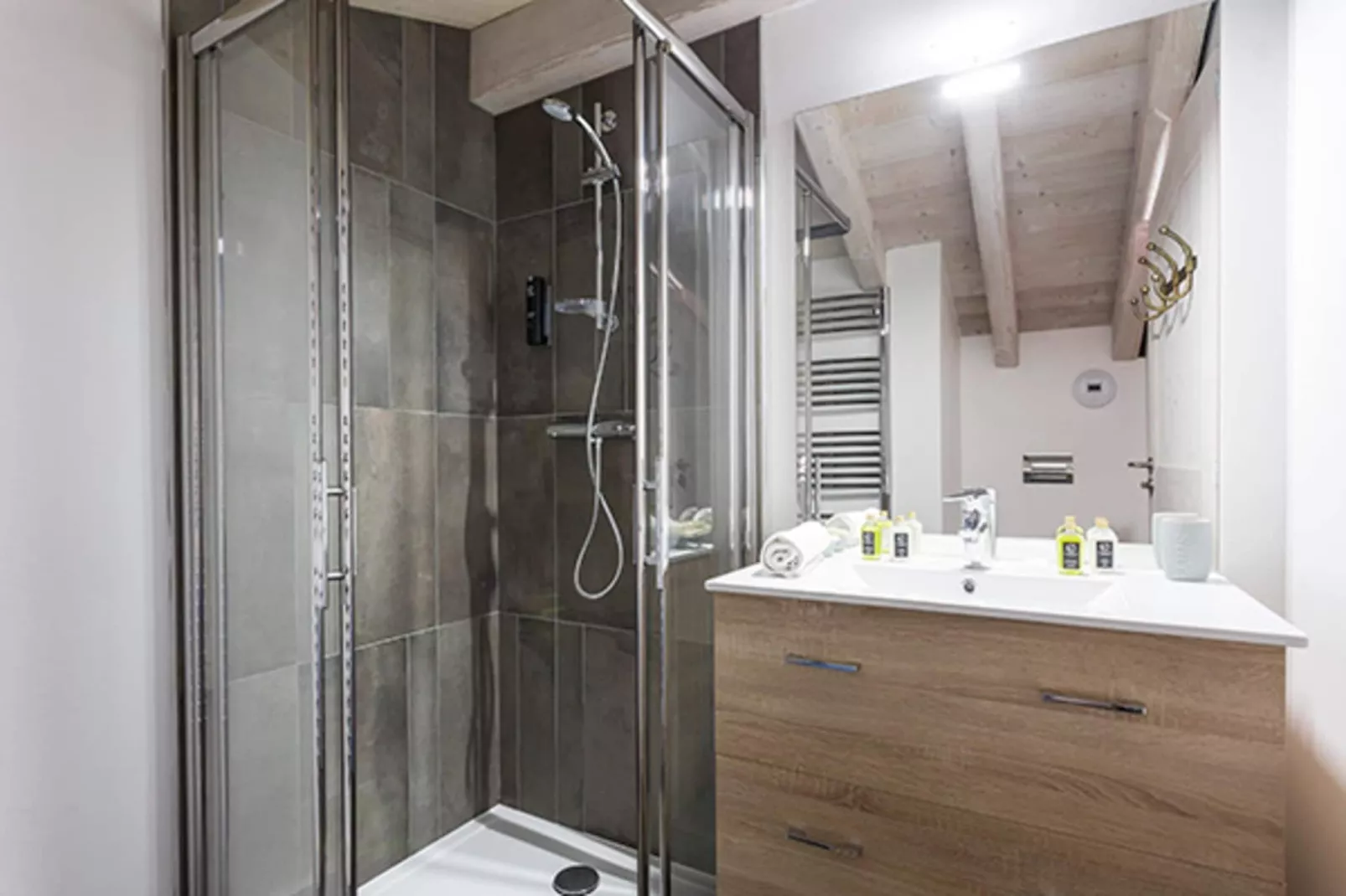 Le Hameau de barthelemy-A36P-Badkamer