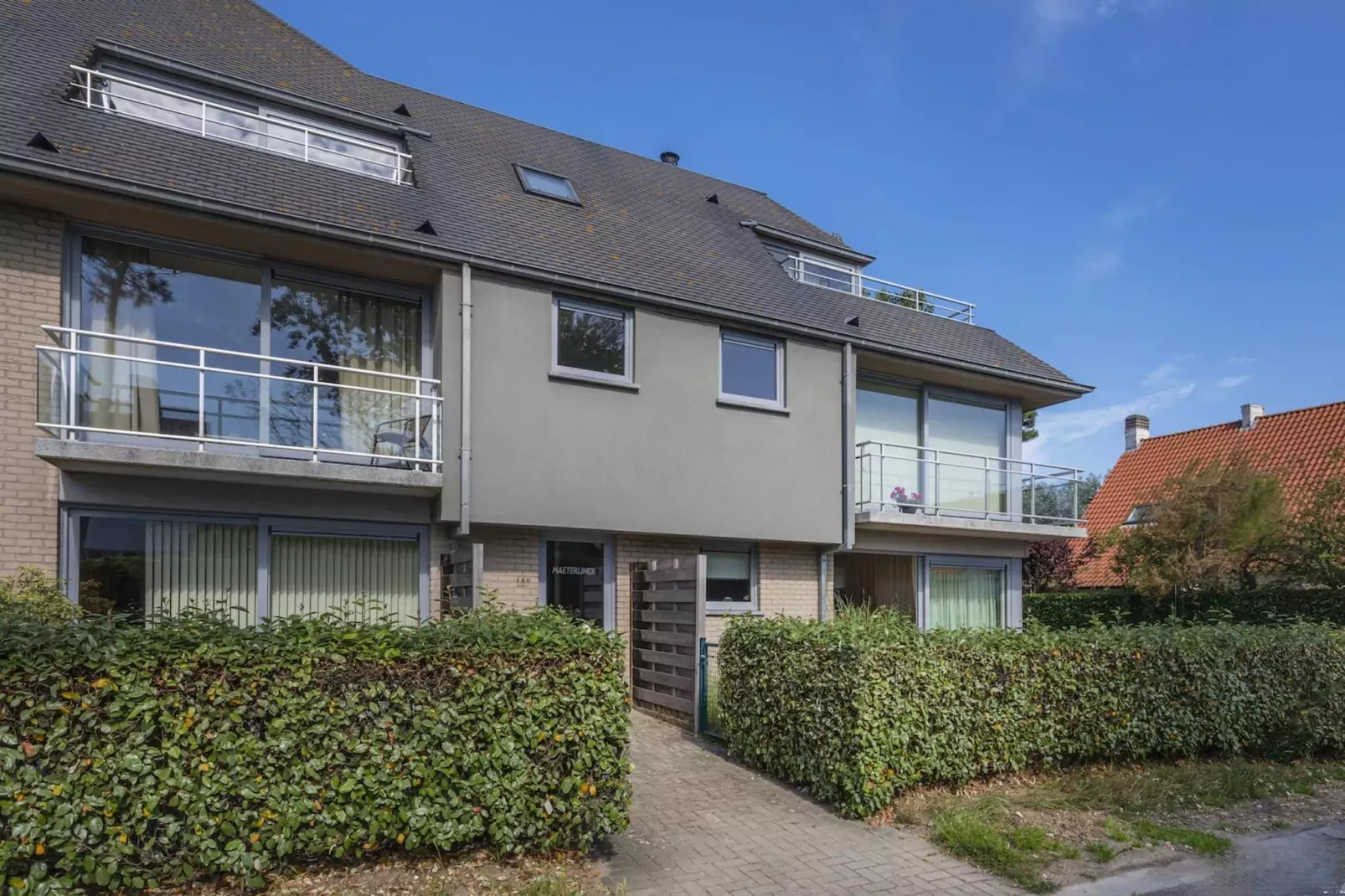 Maeterlinck 0102 + garage 2-Buitenkant zomer
